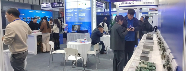 華北工控全方位展示了工業(yè)計(jì)算機(jī)產(chǎn)品研發(fā)、定制及生產(chǎn)能力