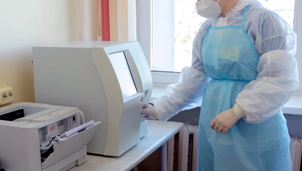 MATX-6153嵌入式AI主板，采用12/13/14代 Intel Core處理器及工業(yè)級(jí)設(shè)計(jì)，精準(zhǔn)鎖定體外診斷(IVD)市場(chǎng)